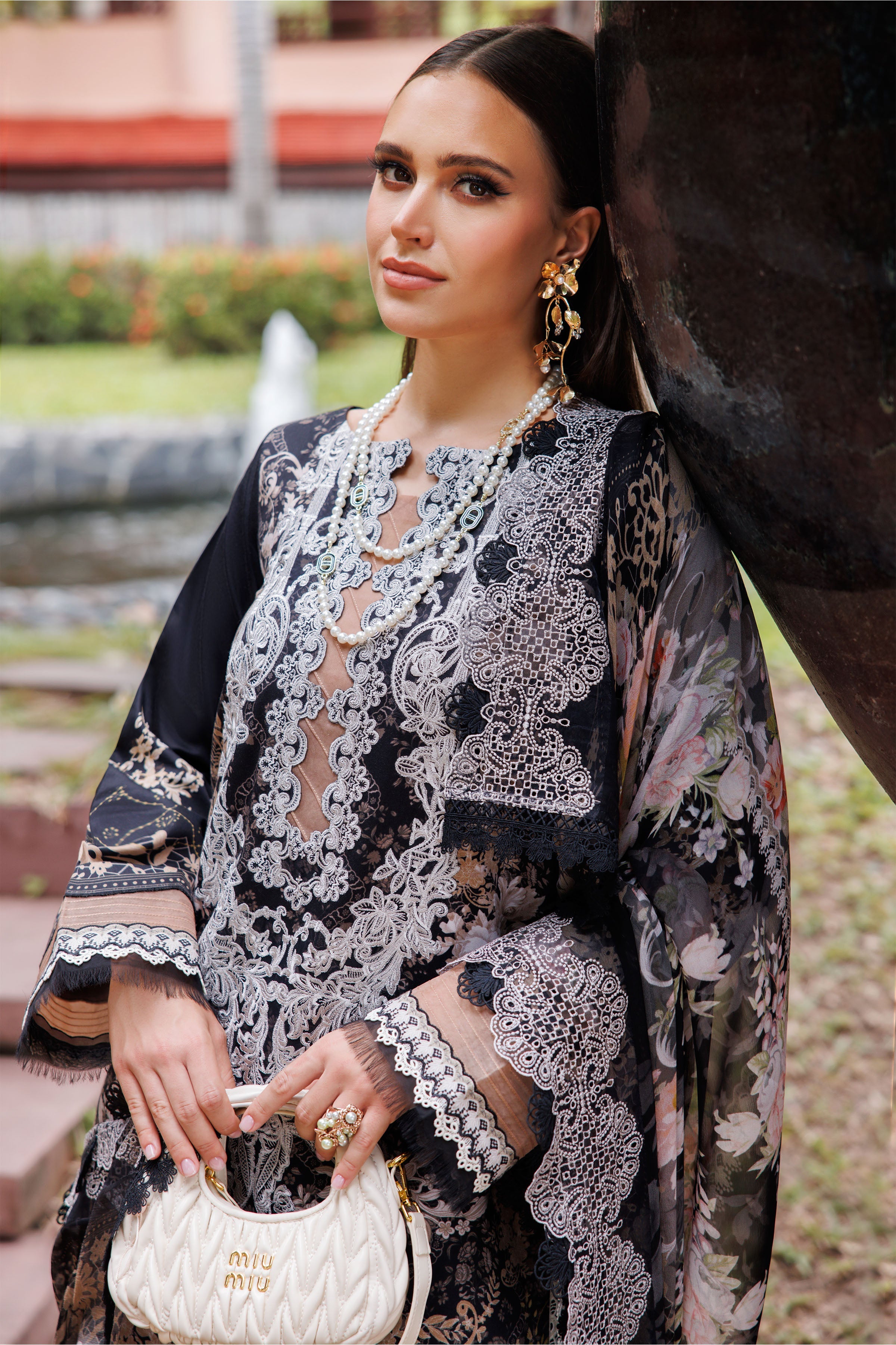 NEEDLE WONDER (COTTON SATIN)