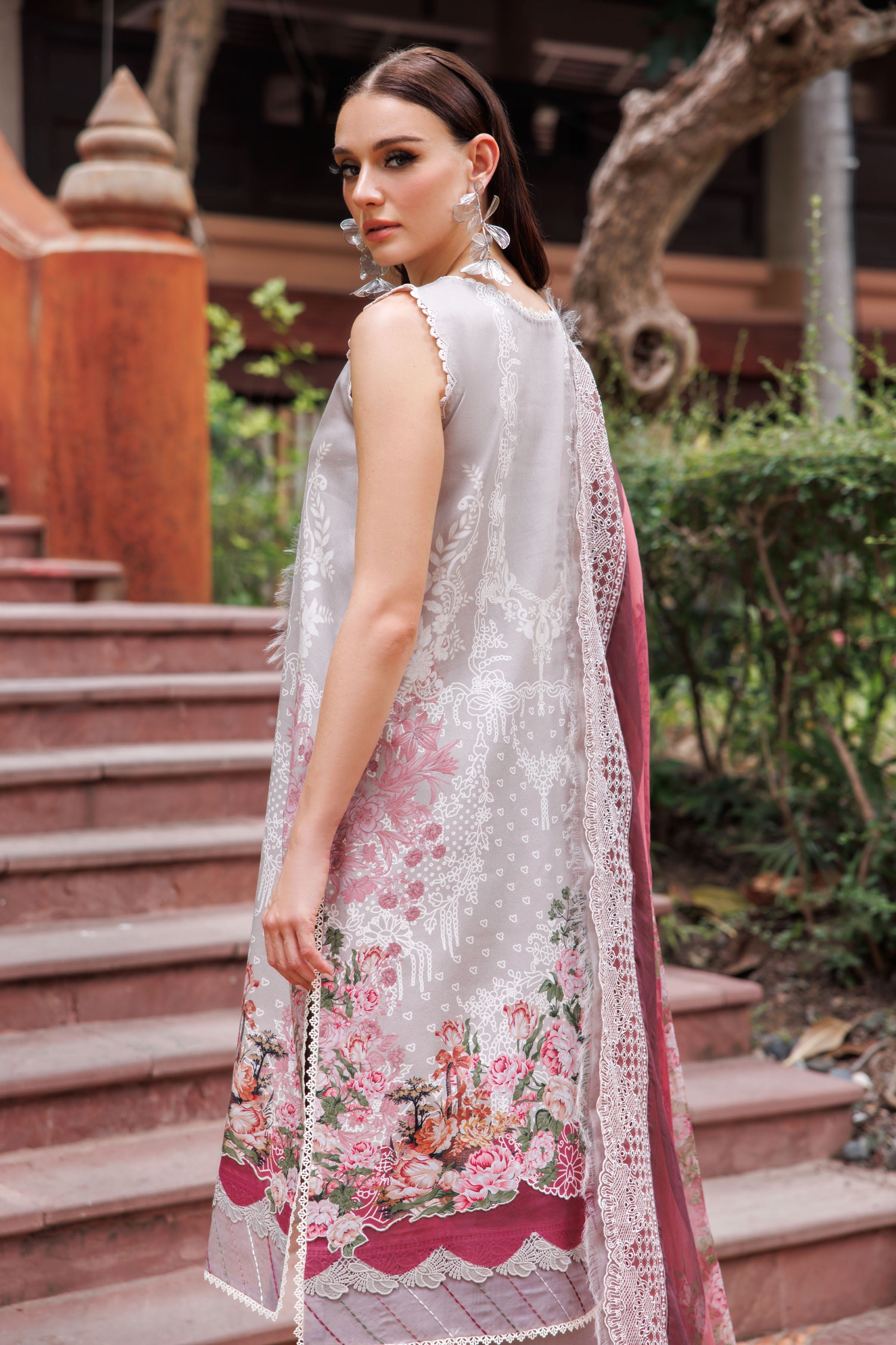 NEEDLE WONDER (COTTON SATIN)