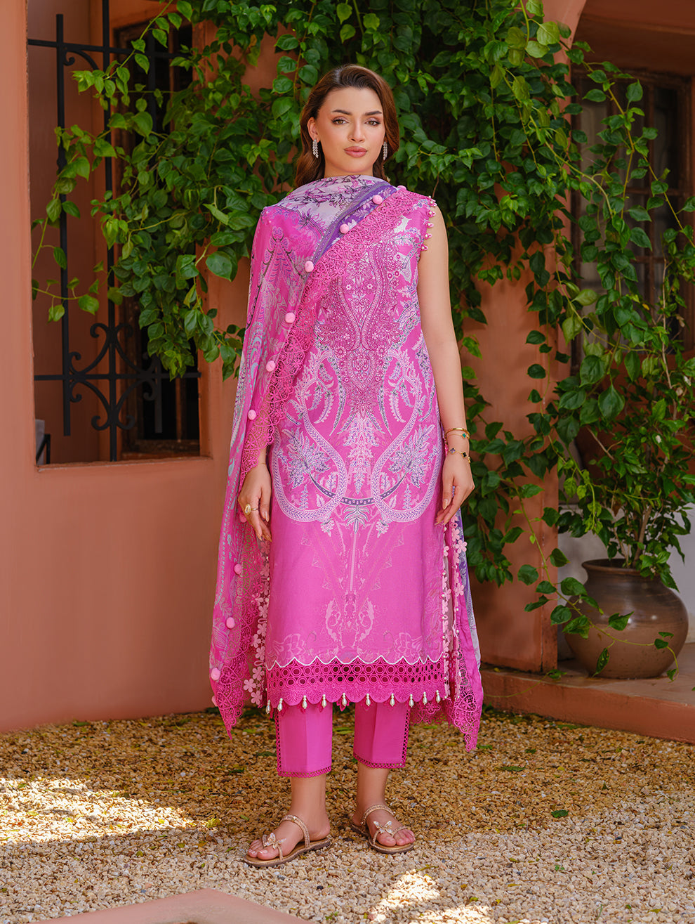 URBANE EMBROIDERED CAMBRIC 251000000024028