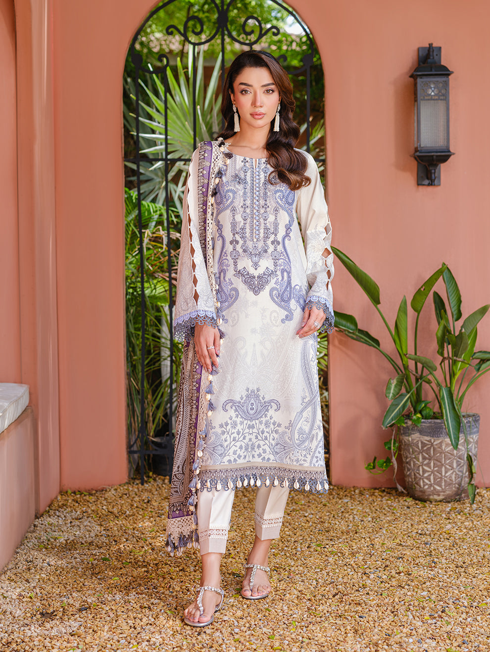 URBANE EMBROIDERED CAMBRIC 251000000024034