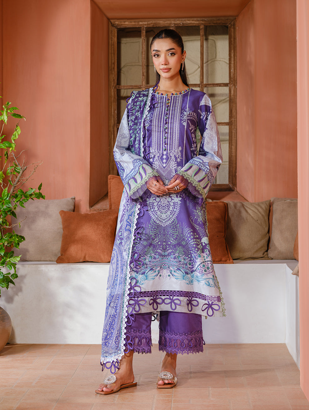 URBANE EMBROIDERED CAMBRIC 251000000024035