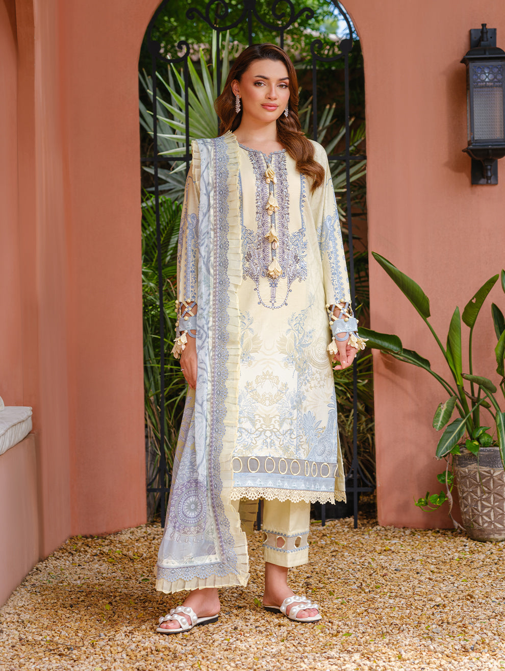 URBANE EMBROIDERED CAMBRIC 251000000024036