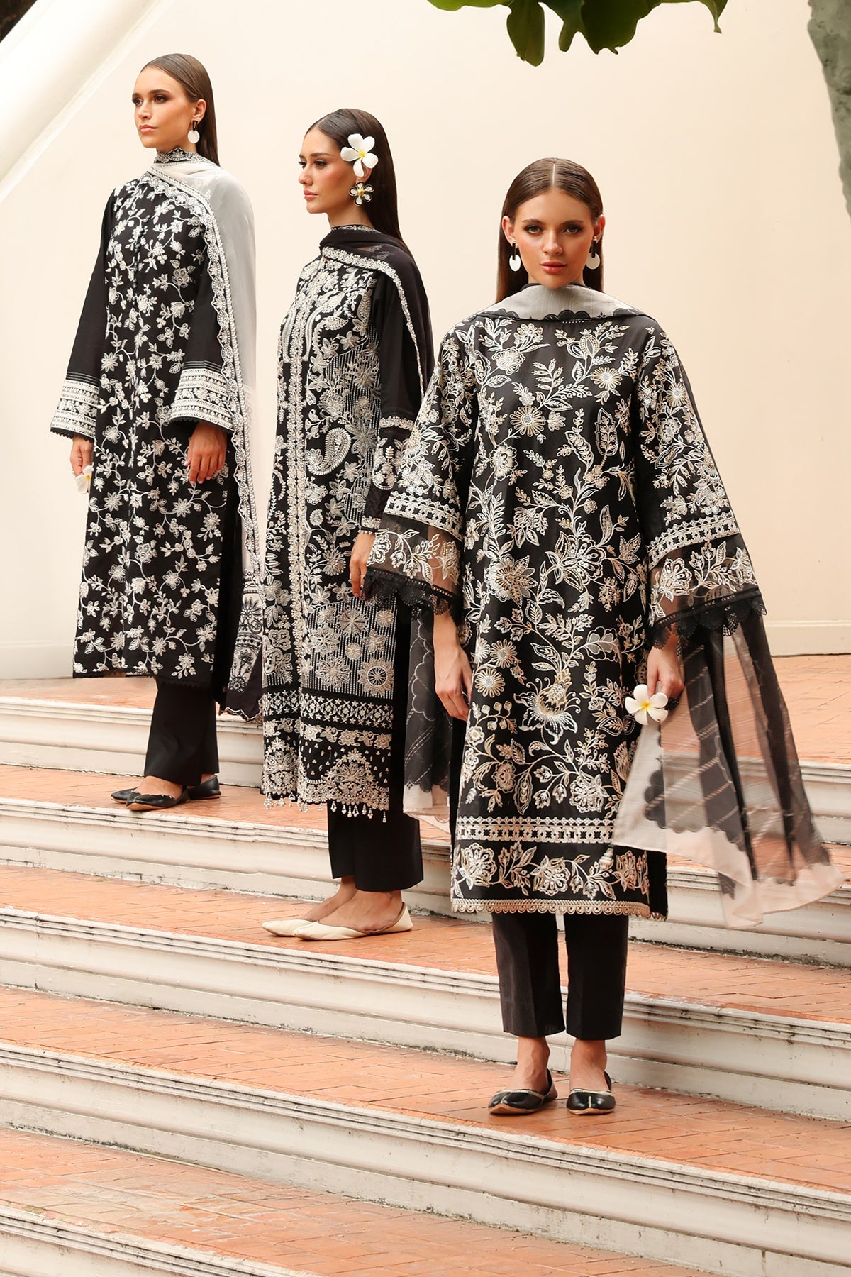 EMBROIDERED LAWN UF-4196