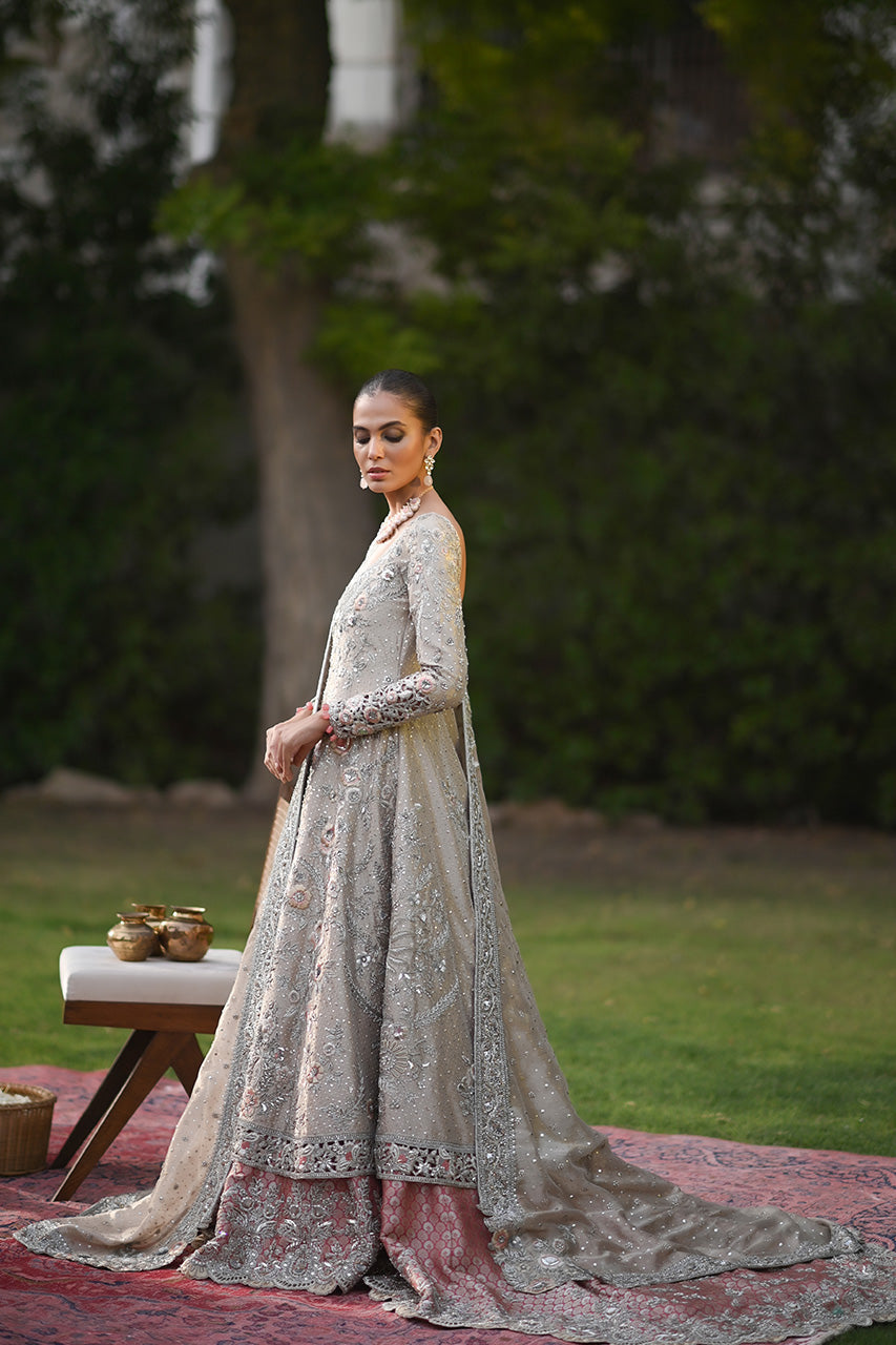 https://cdn.shopify.com/s/files/1/0588/3661/5221/products/21ASADRIWALAPOoRTRAITS-7_7a590fa4-a6b8-404e-b752-8115cfef55e7.jpg?v=1705988860