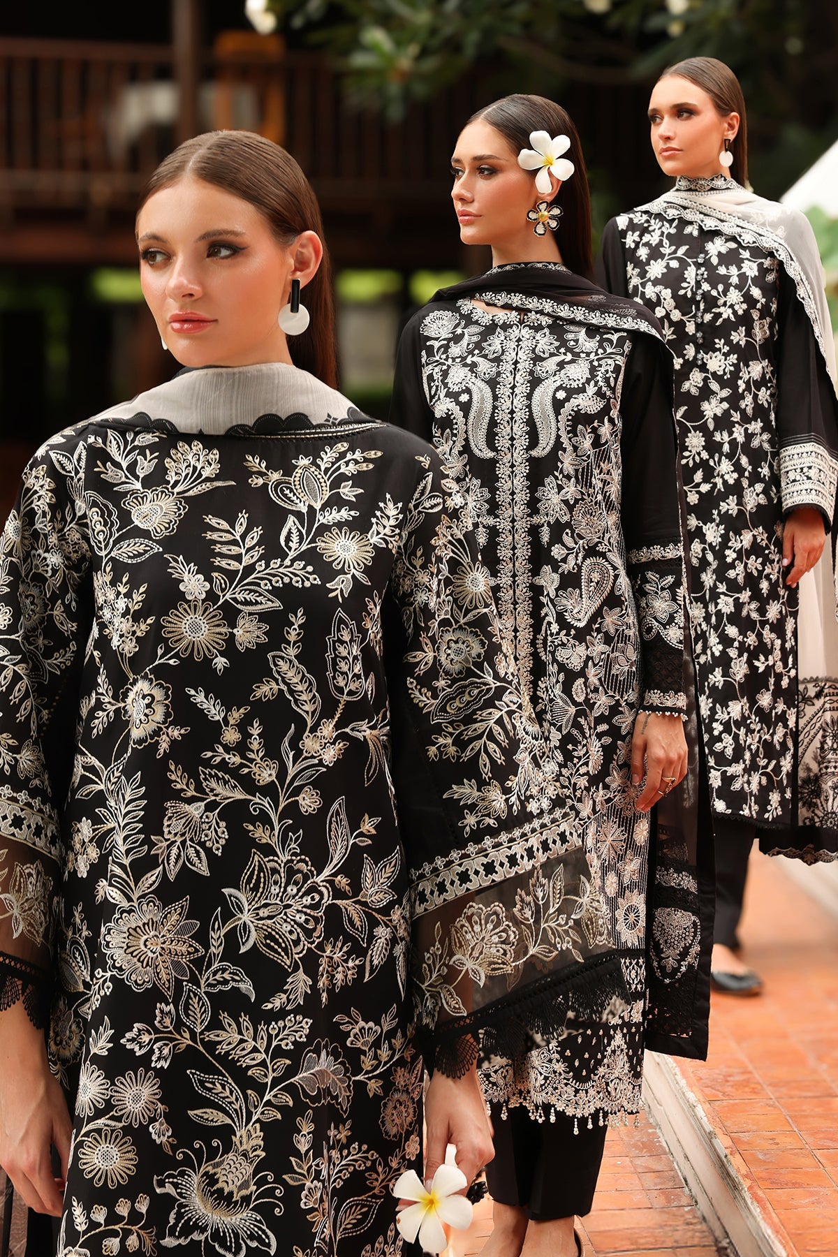 EMBROIDERED LAWN UF-4196