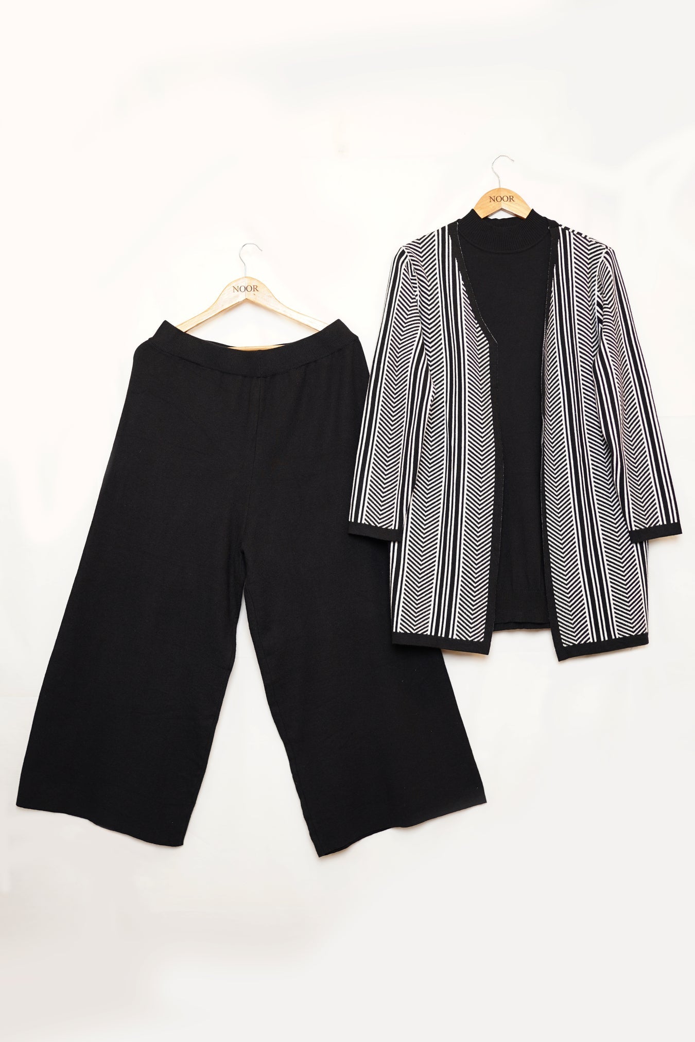 D21 - Black