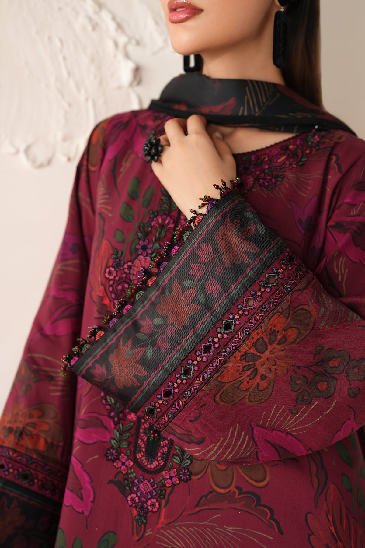 EMBROIDERED PRINTED VISCOSE SF-4304