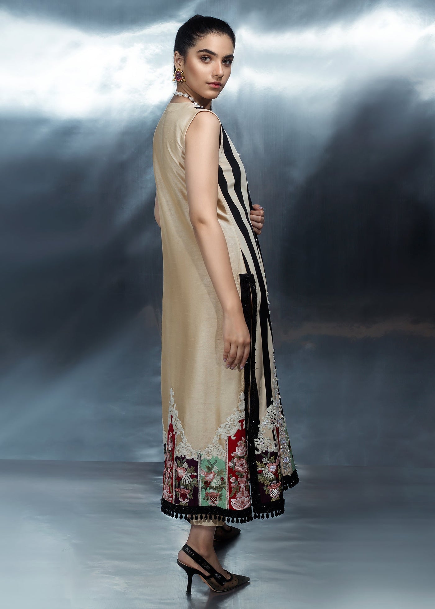 https://cdn.shopify.com/s/files/1/1625/9005/products/22_c841c96c-eaa9-4ec9-9333-48675d51699d.jpg?v=1584188358