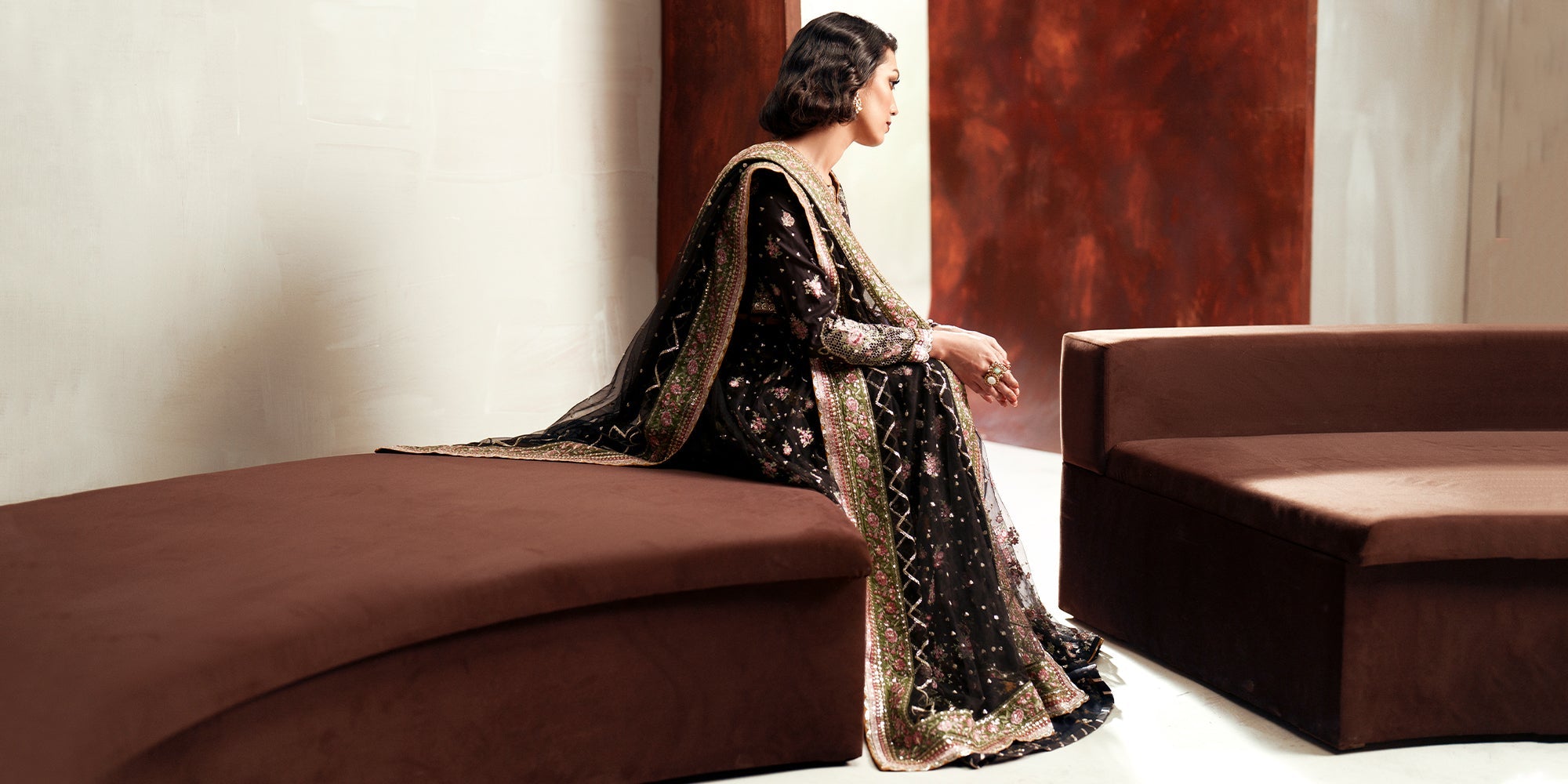 EMBROIDERED SUIT (E1092/104/902)