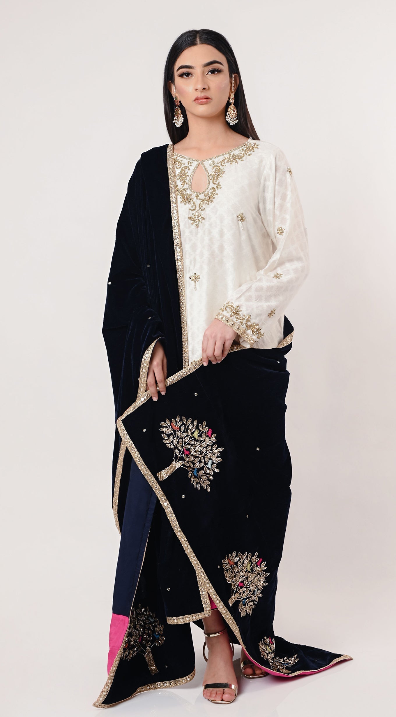 https://cdn.shopify.com/s/files/1/0654/4313/5706/products/23_b009f953-7627-46ea-81c5-60089a472745.jpg?v=1658144779