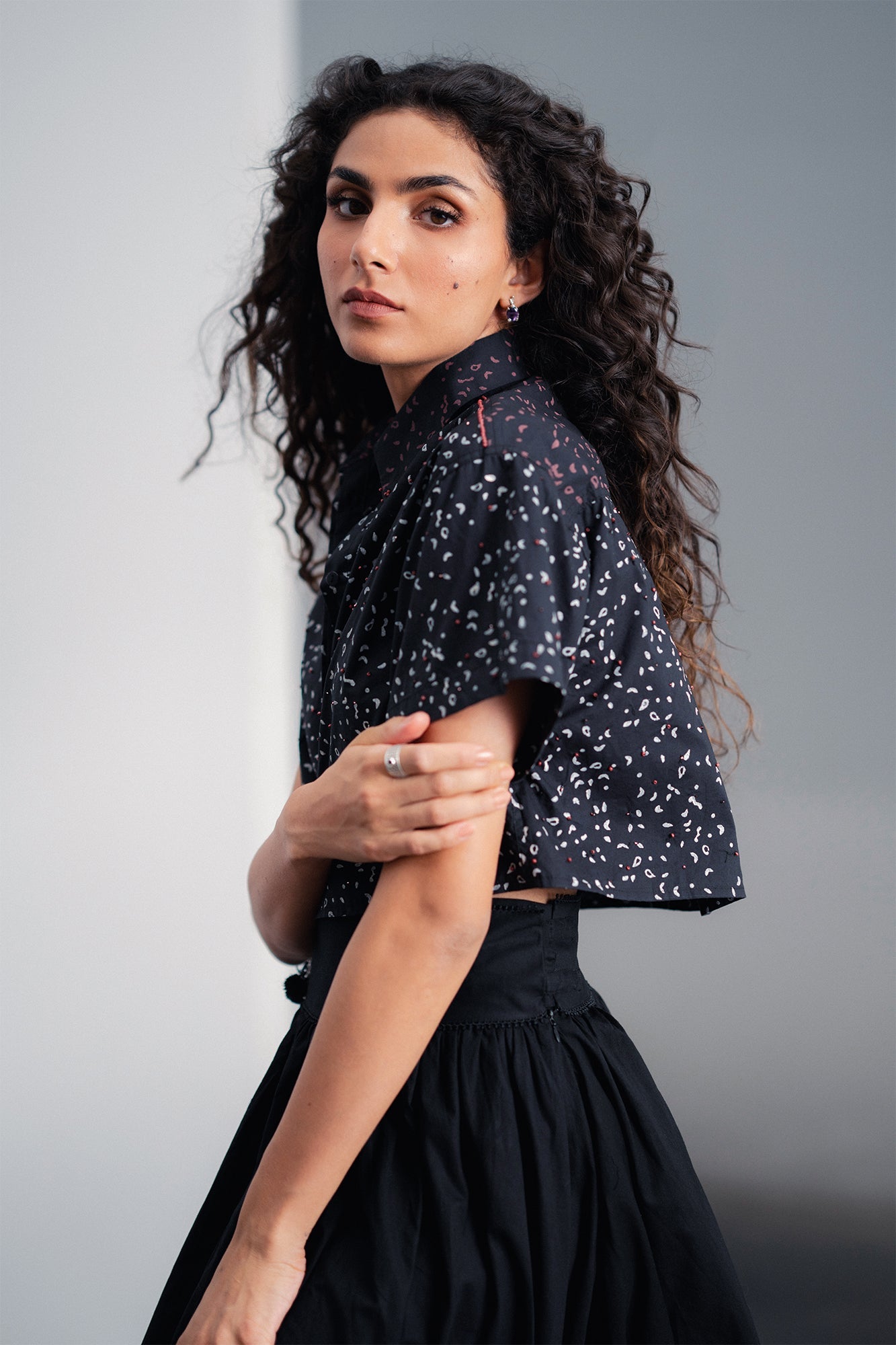 CROPPED BUTTON DOWN SHIRT (E0024/120/902)