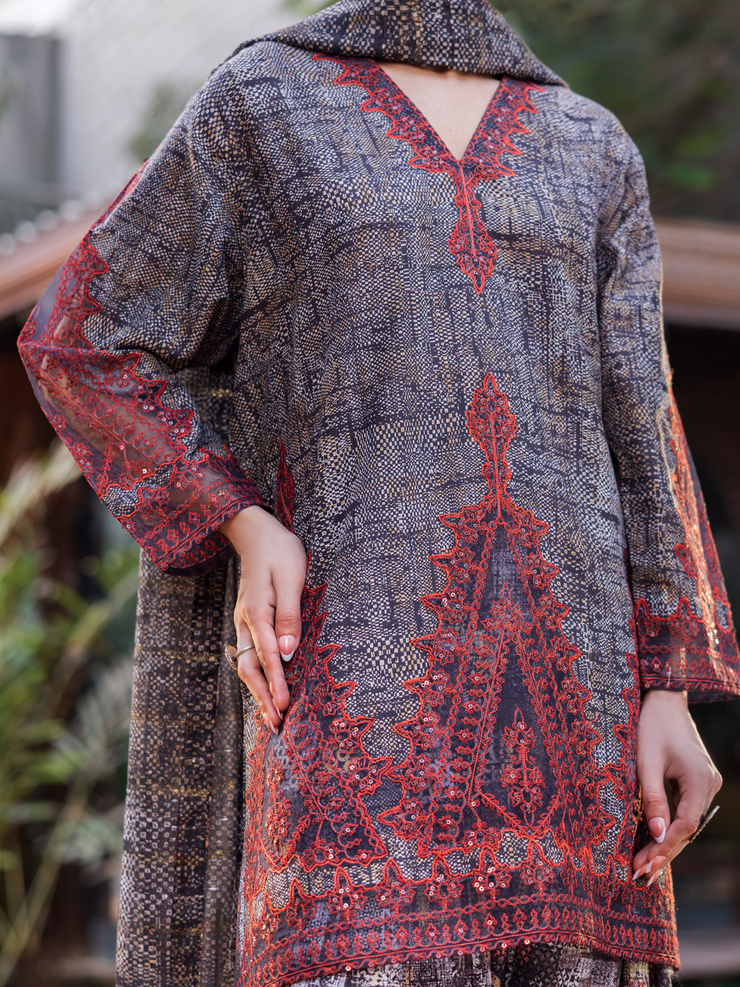 Black Silk Lawn Stitched 3PC - ALP-SS-3PS-2648