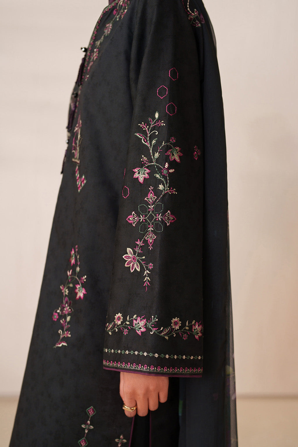 UE-595 Embroidered Lawn - UE-595-EMBROIDERED-LAWN-1