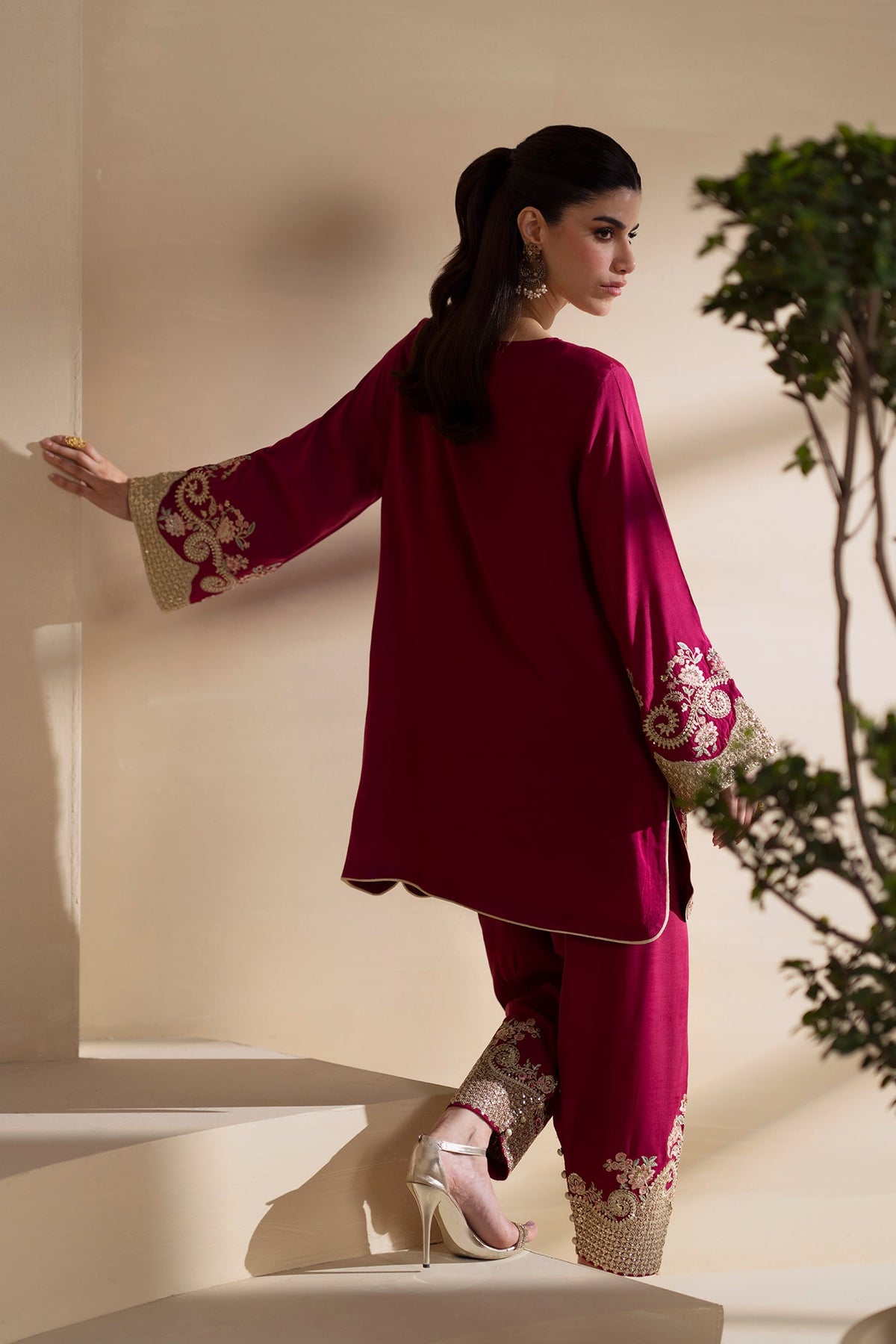EMBROIDERED SUIT (E0928/104/406)
