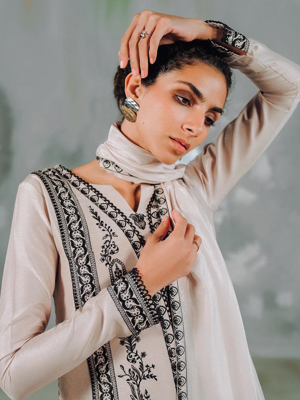 Onyx Filigree – 3Pcs Rawsilk Ensemble