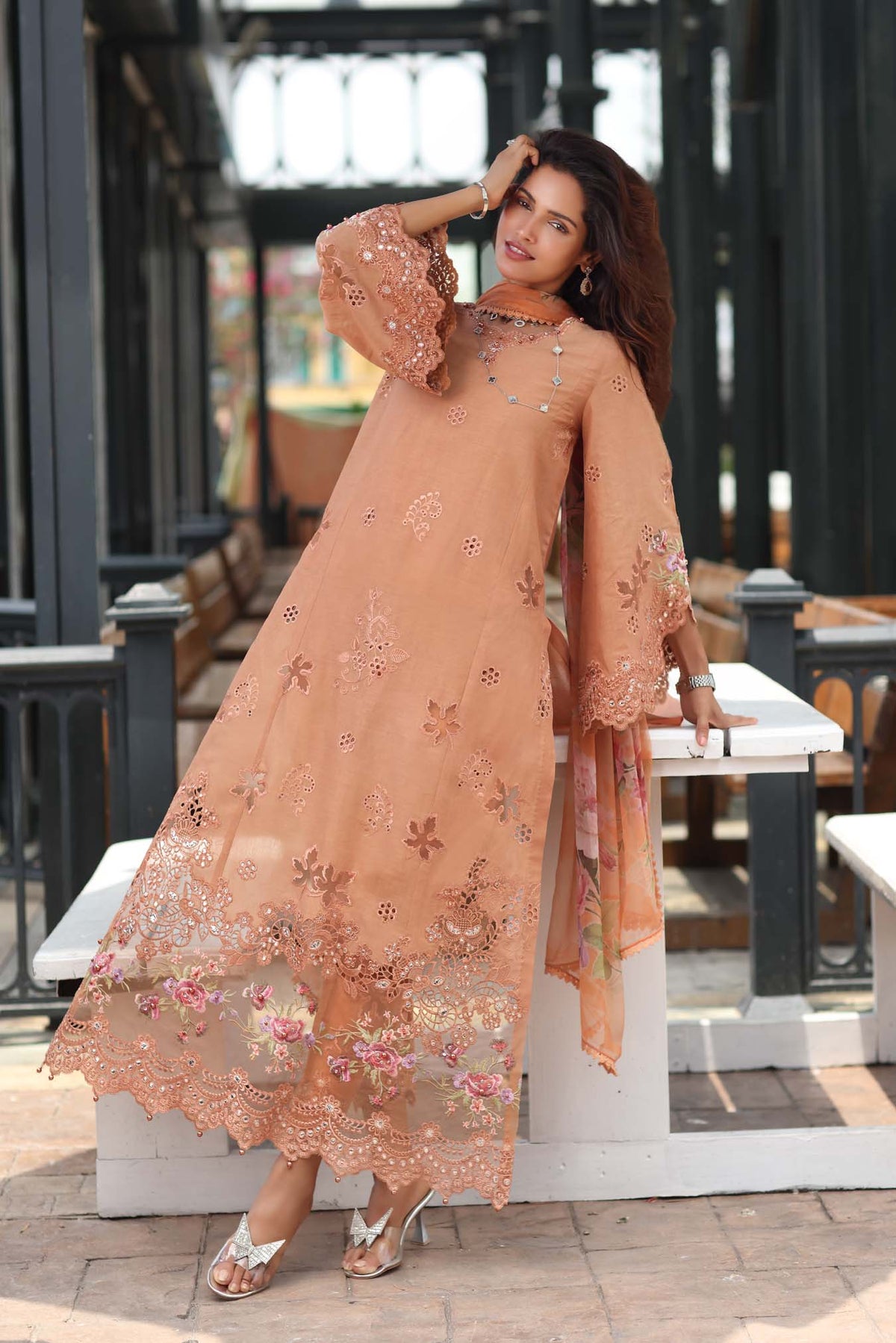 D6 - Apricot Allure