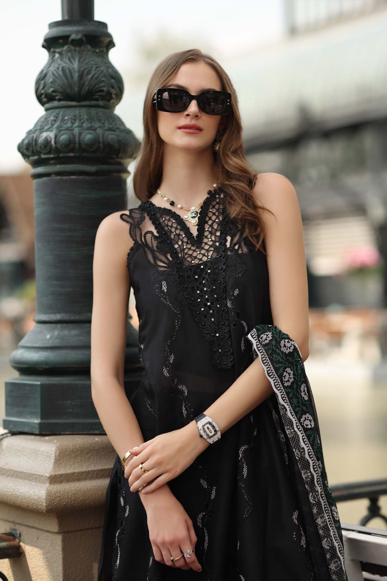 D5 -Cross stitch Black