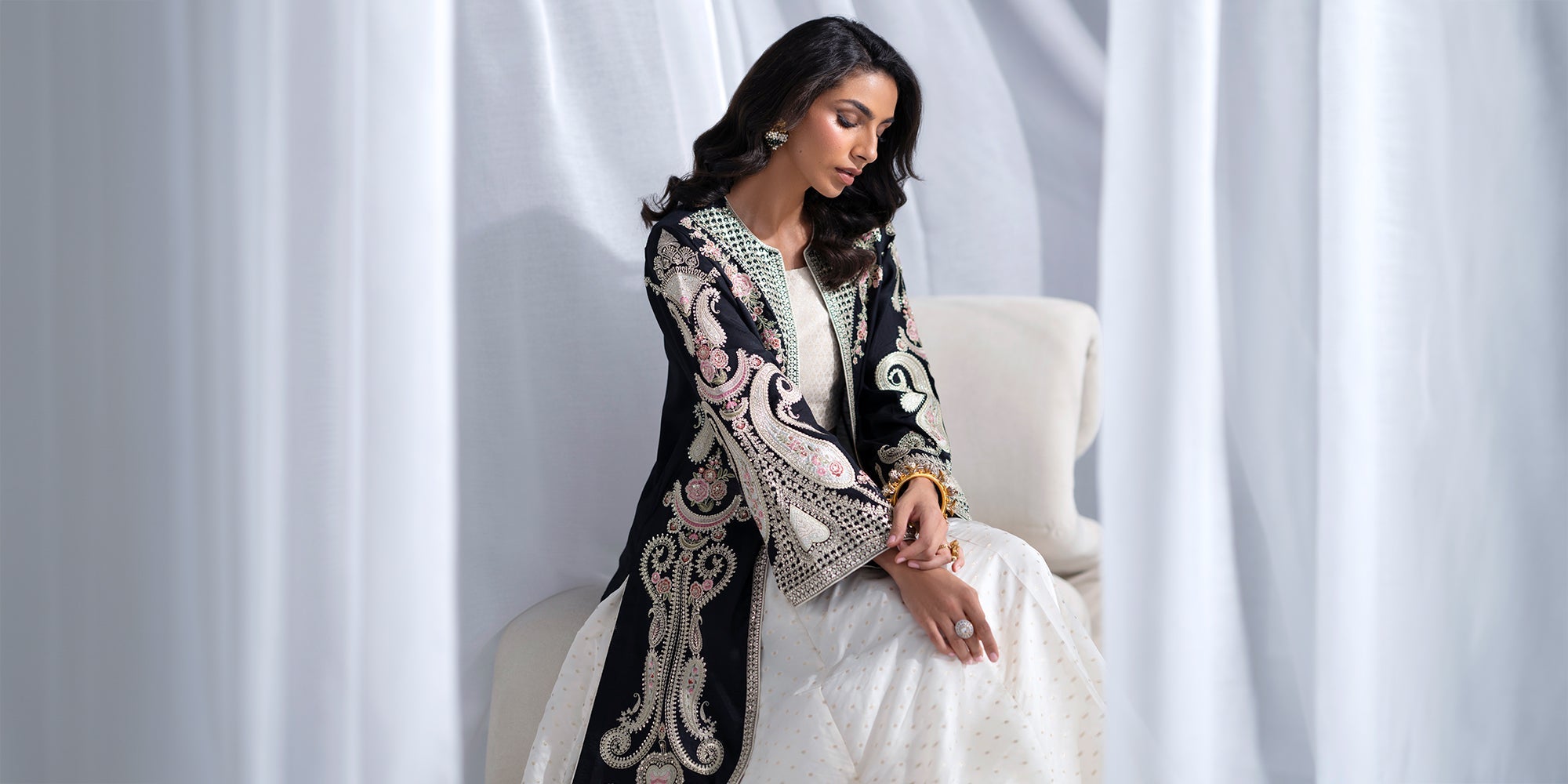 EMBROIDERED SUIT (E0943/104/901)