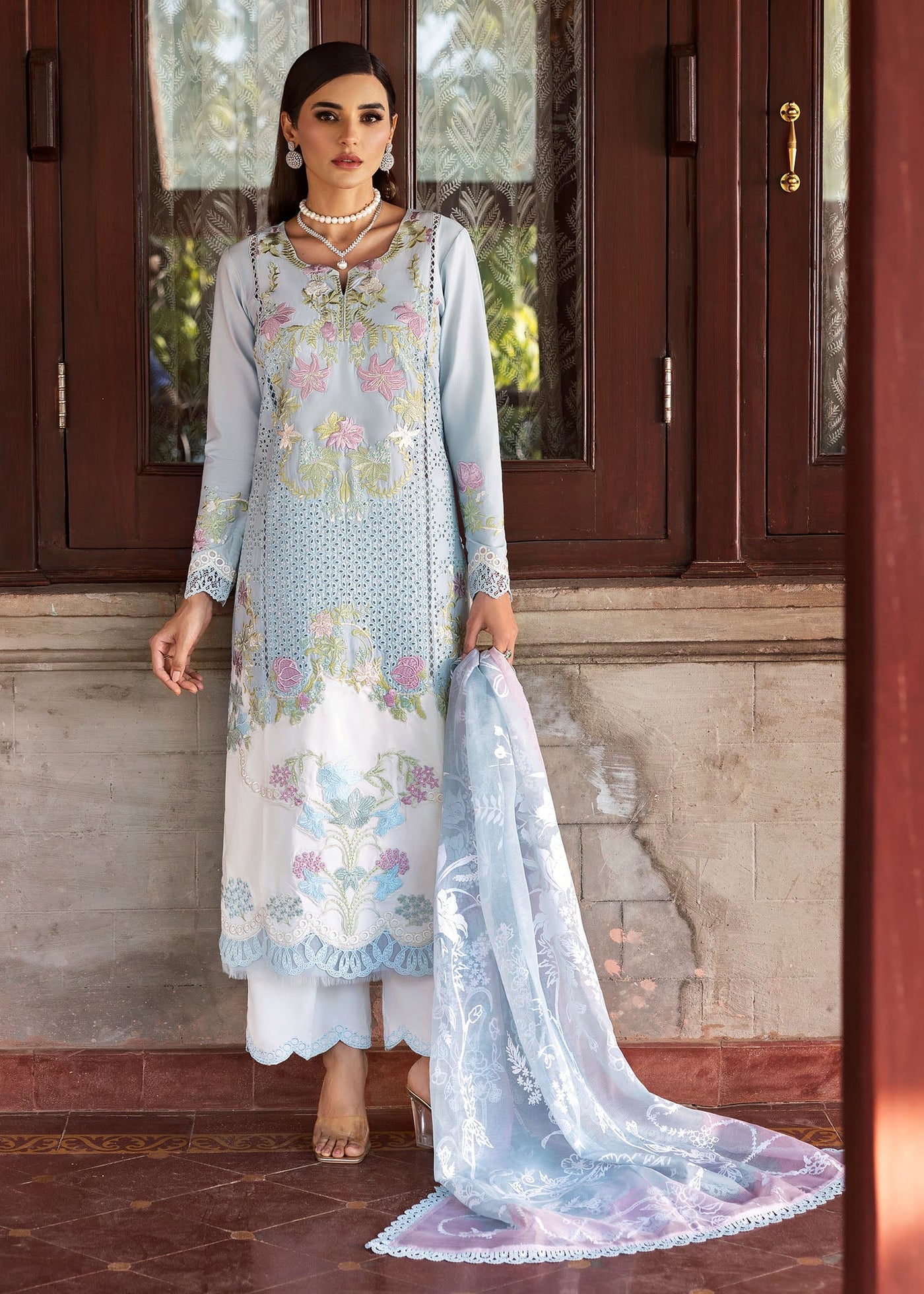 https://cdn.shopify.com/s/files/1/1625/9005/files/2C5A1879.jpg?v=1747896399