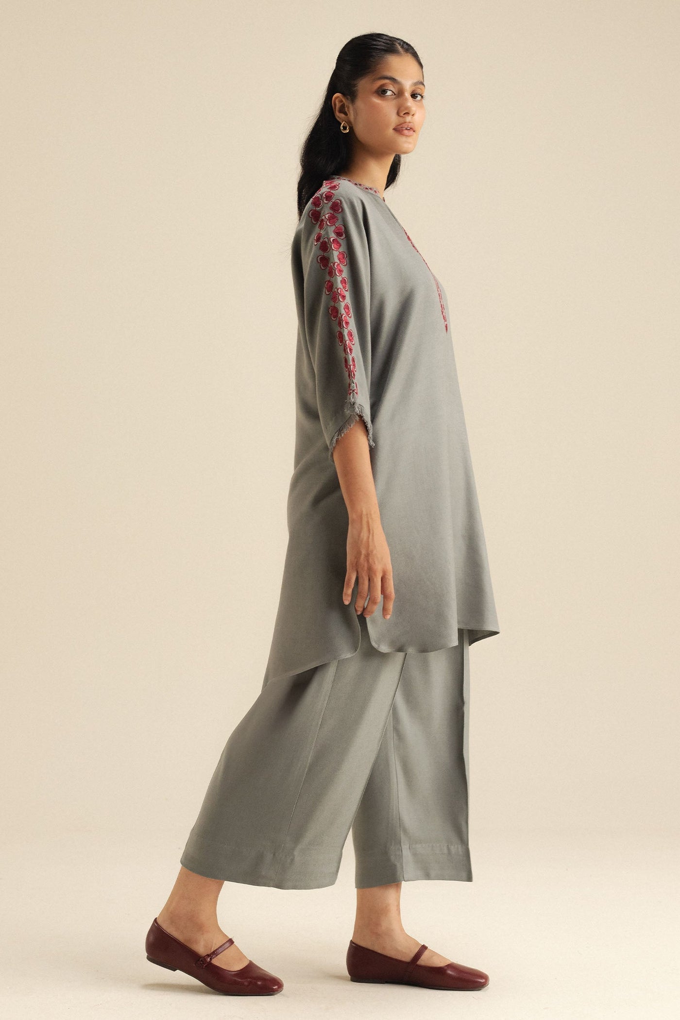 https://cdn.shopify.com/s/files/1/0886/3957/0230/files/2_08f1d8aa-fe84-419f-9651-d28bd4dd7b26.jpg?v=1760524231