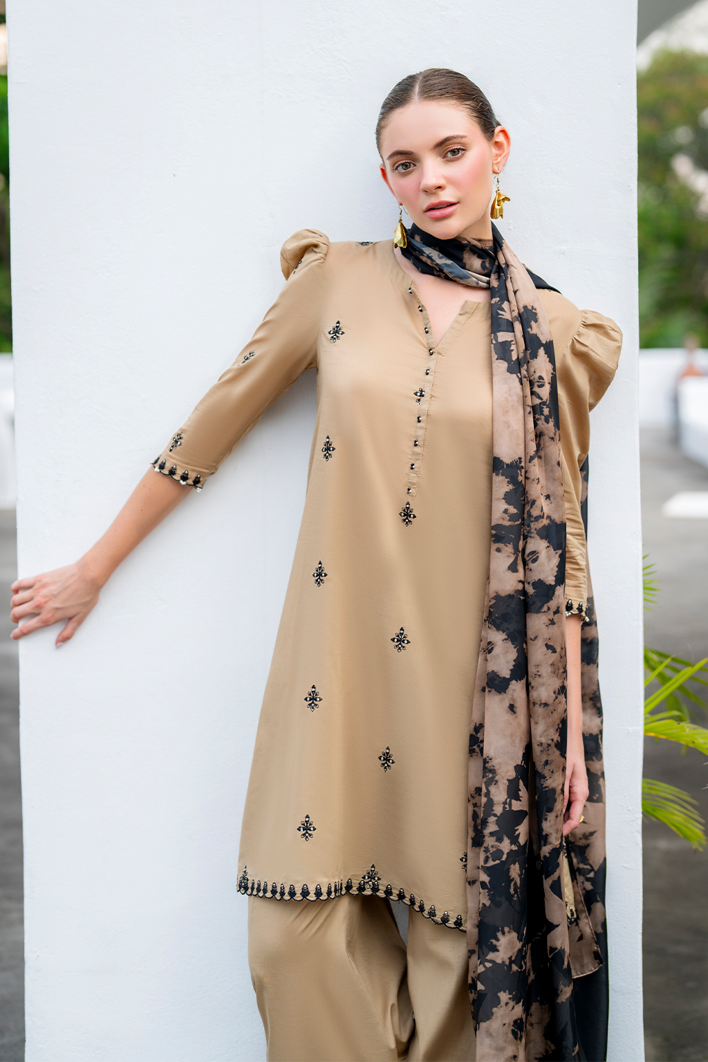UE-483 Embroidered Lawn