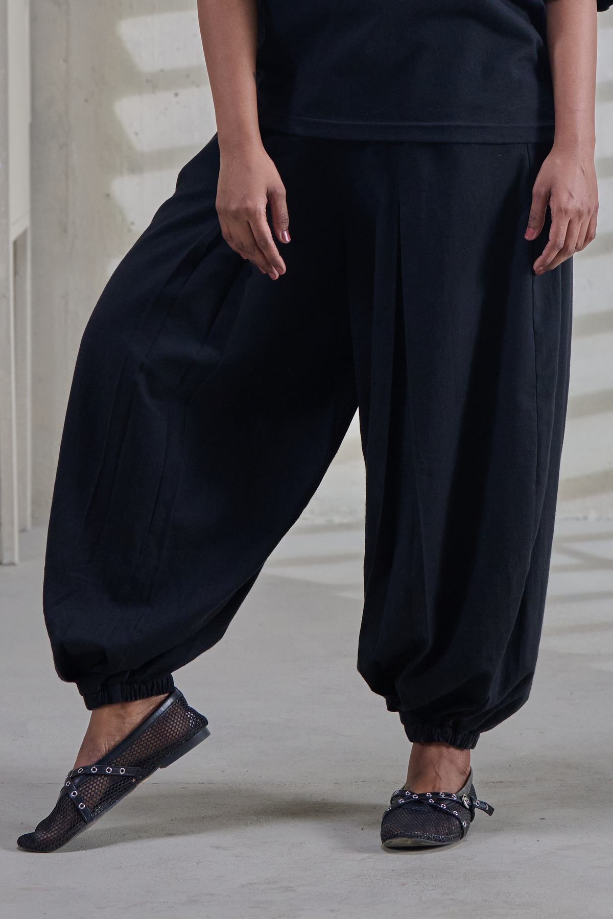 Black Linen Pleated Balloon Pants