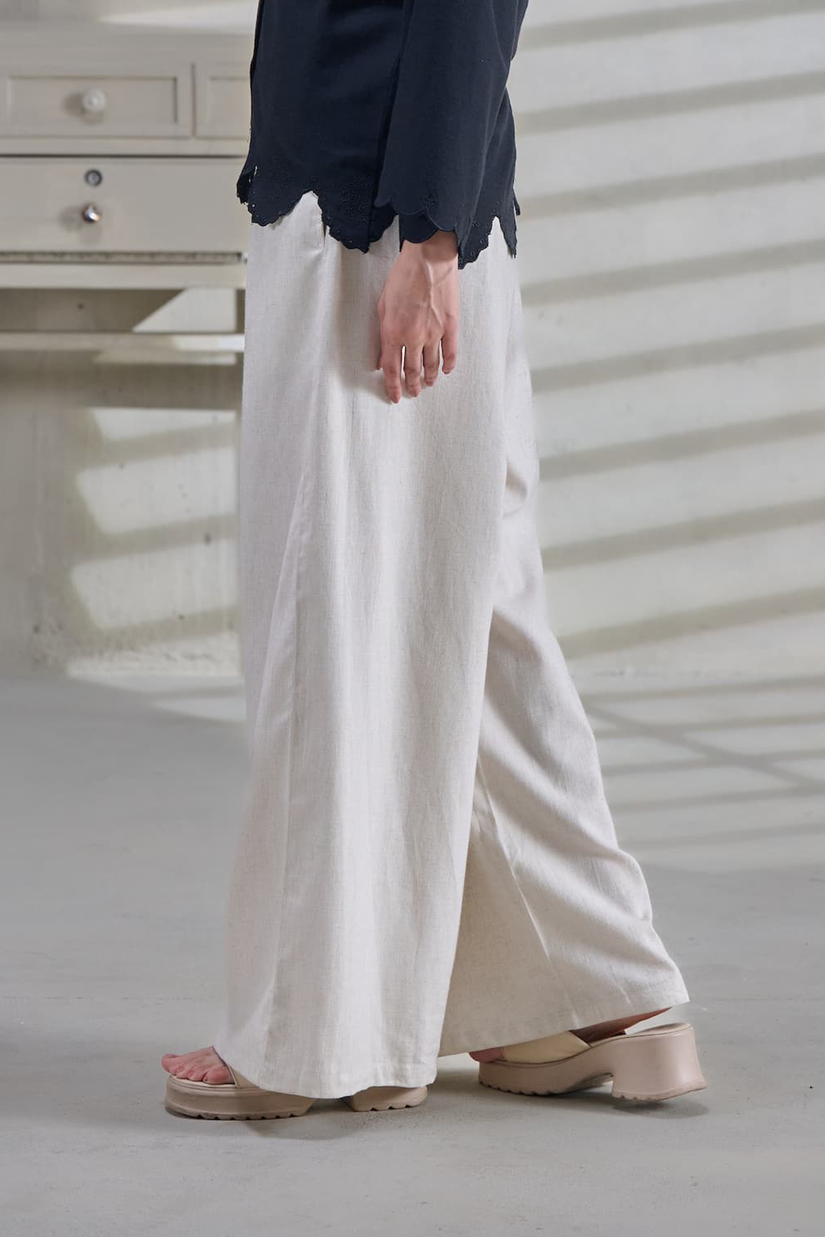 Off-White Linen Wide Leg Relaxed Fit Trouser