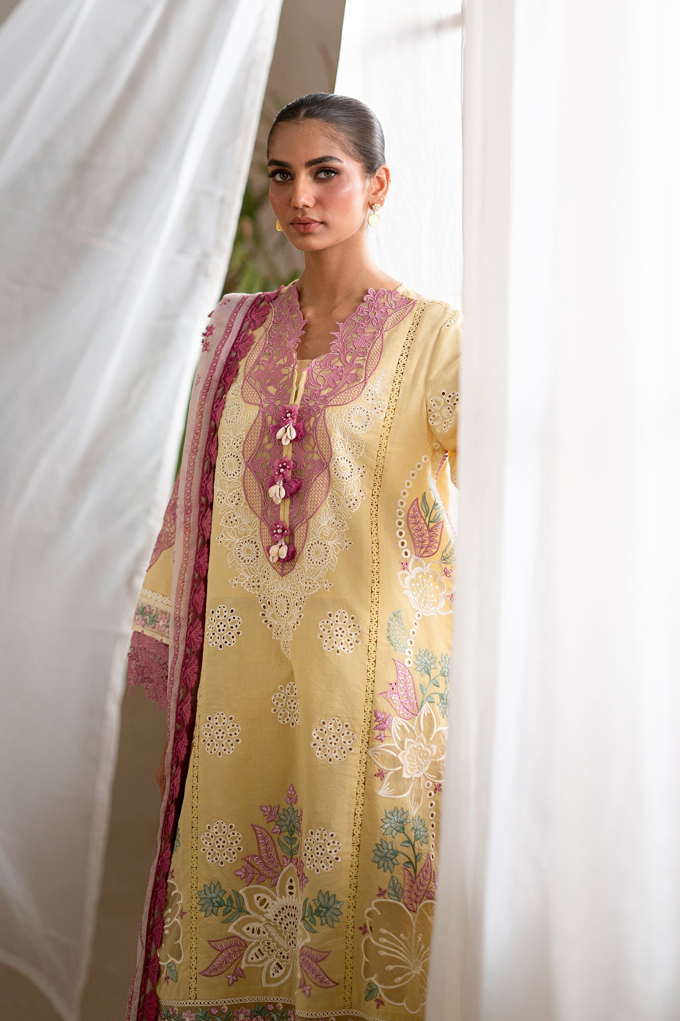 EMBROIDERED LAWN SUIT (E0546/203/110)