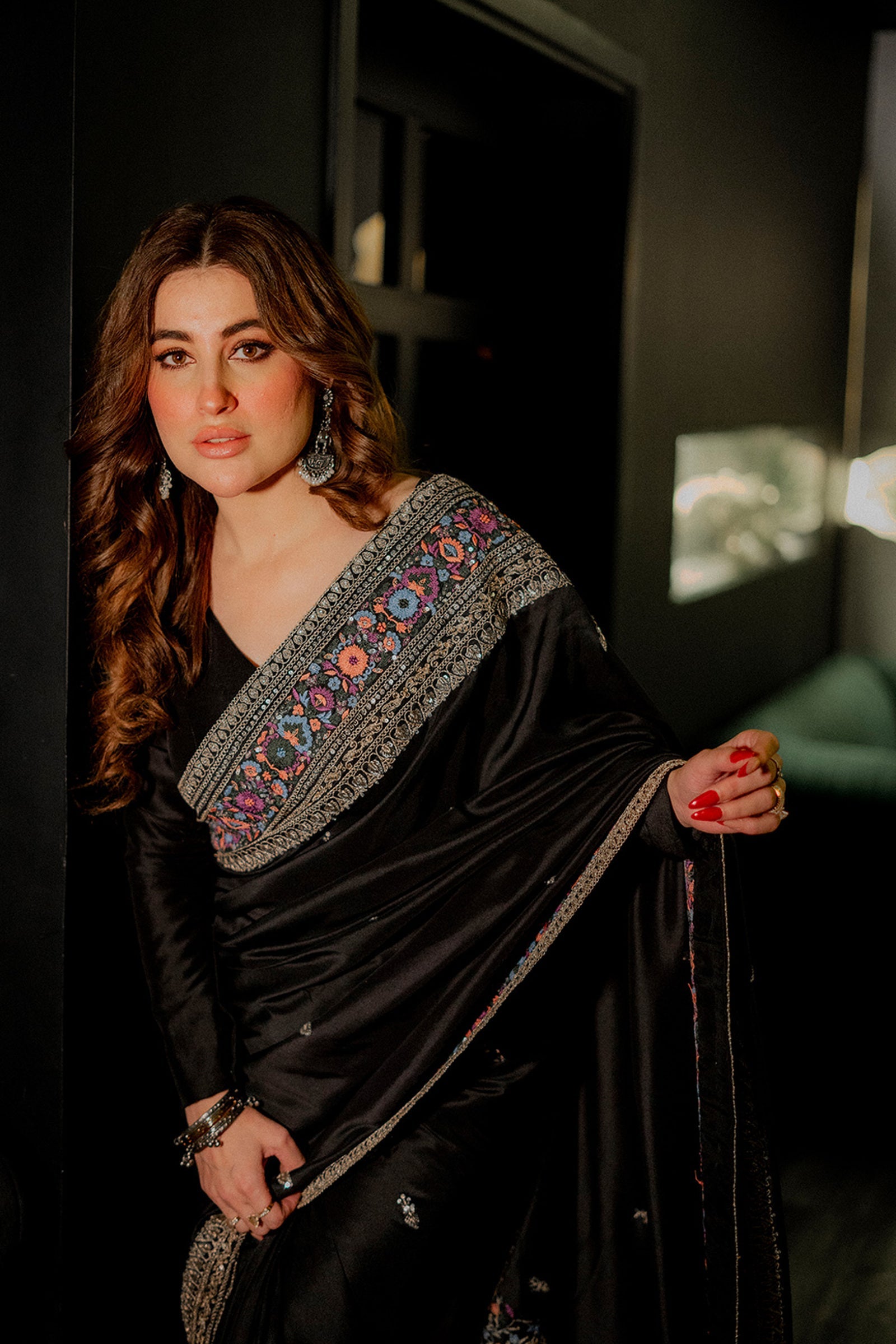https://cdn.shopify.com/s/files/1/0790/0672/8441/files/3276_saree5.jpg?v=1767397753
