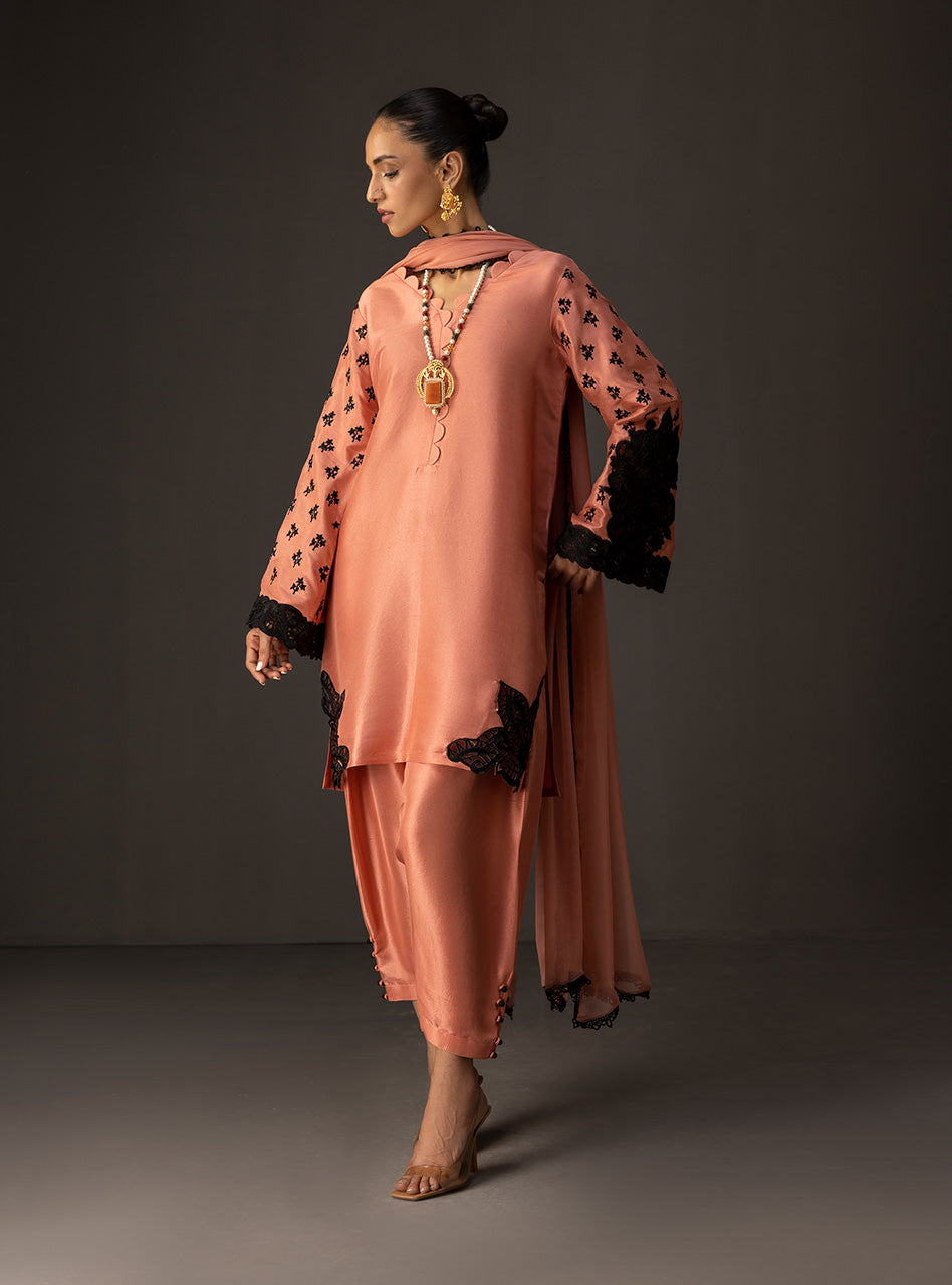 Peach Bloom Noir