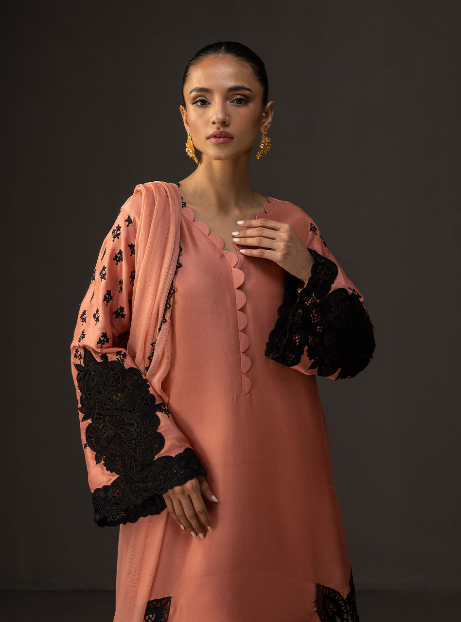 Peach Bloom Noir