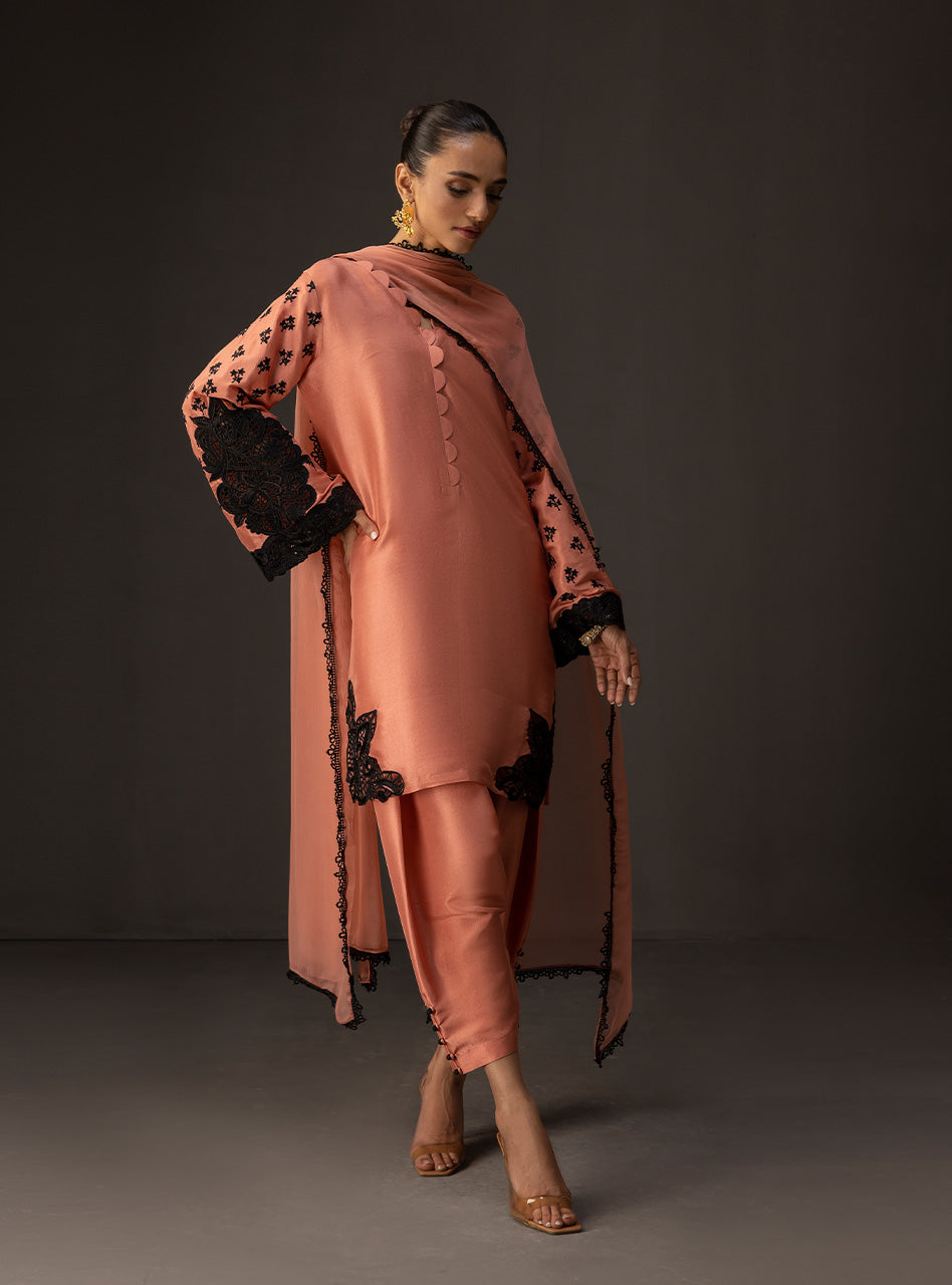 Peach Bloom Noir