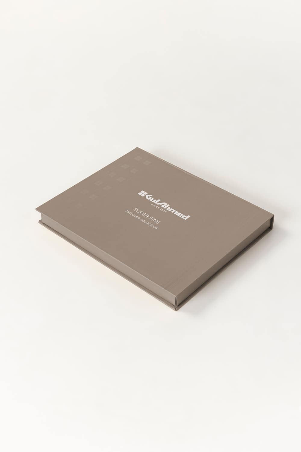 Luquia Unstitched Fabric Blended With Gift Box