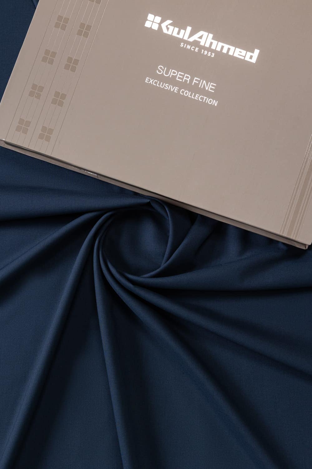 Luquia Unstitched Fabric Blended With Gift Box