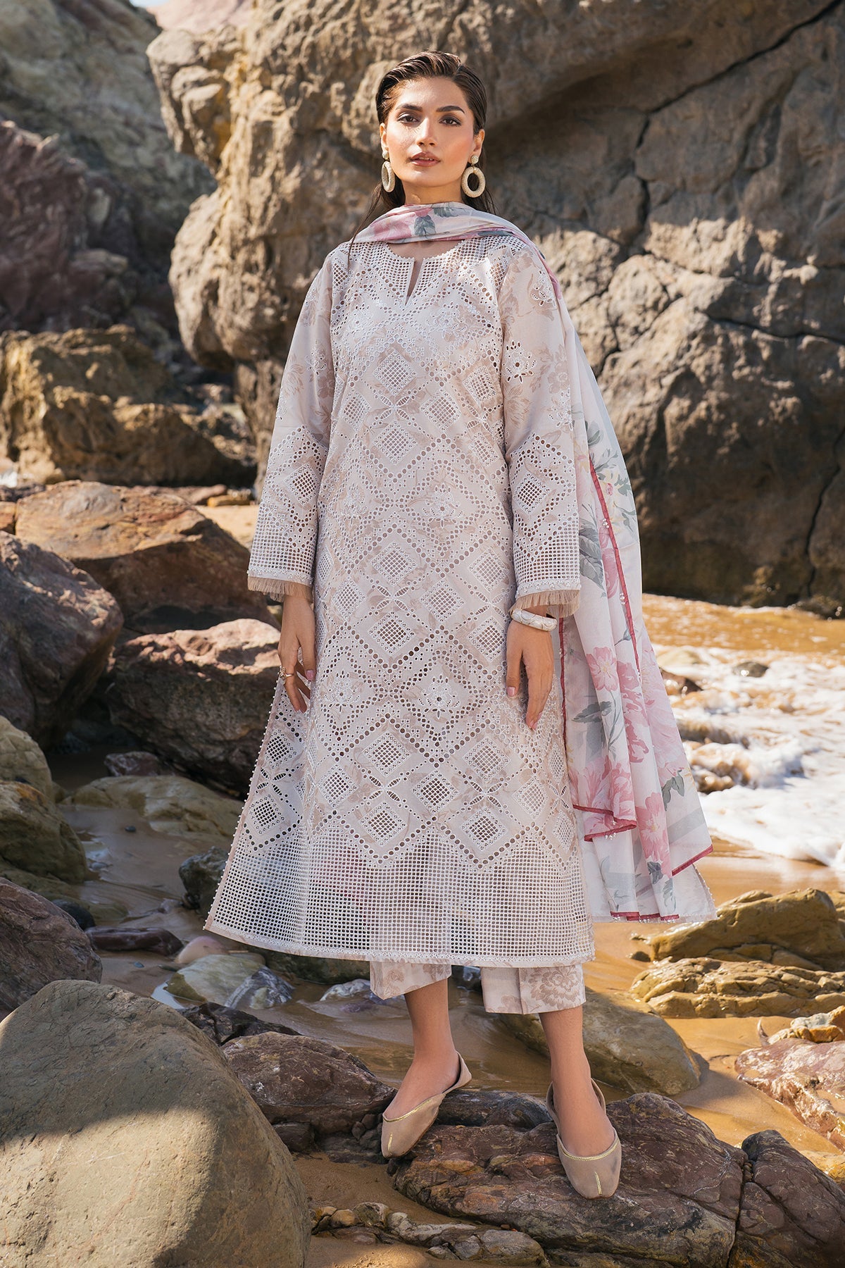 EMBROIDERED PRINTED LAWN UF-4116