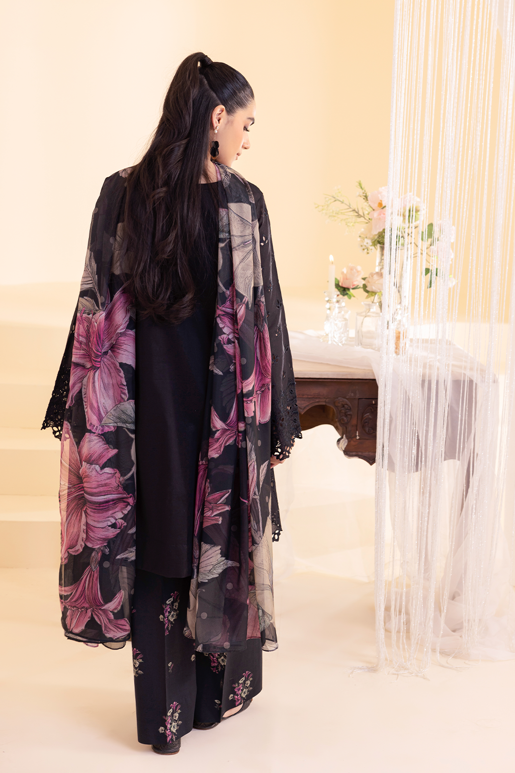 UE-253 Embroidered Lawn