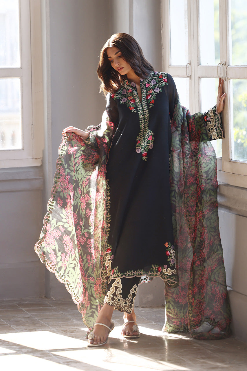 https://cdn.shopify.com/s/files/1/0588/3661/5221/files/3P6A8579t.jpg?v=1745846721