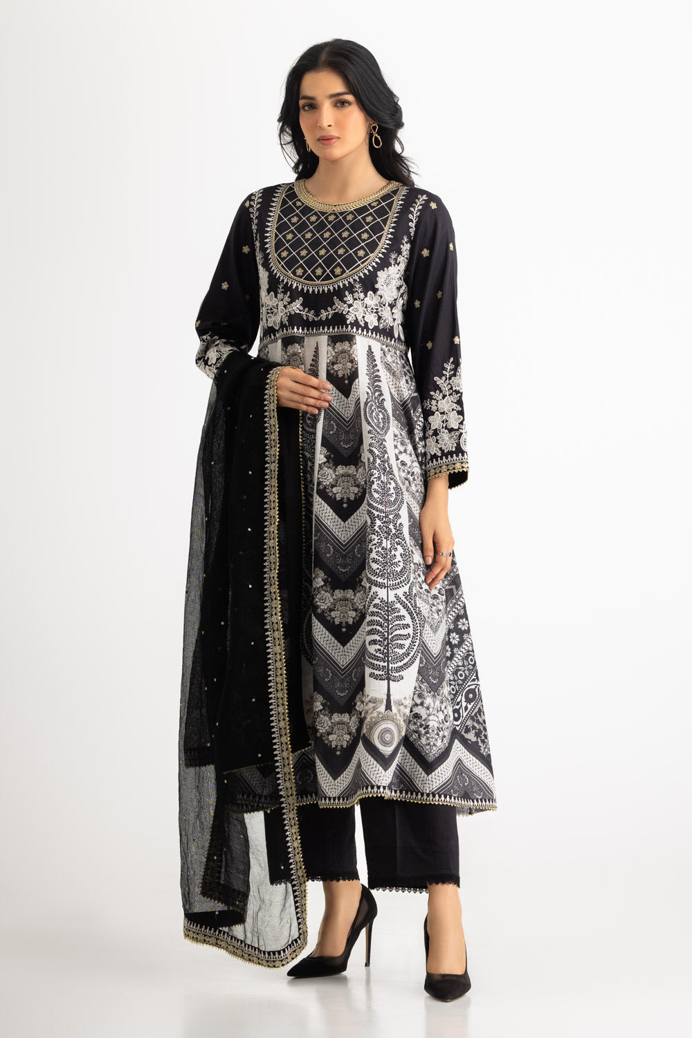 3Pc Cross Hatch Printed Suit With Embroidered