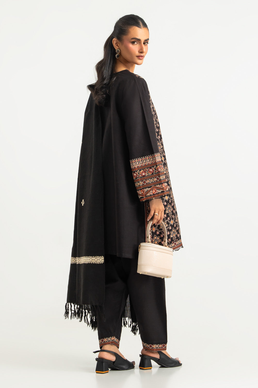 3PC Khaddar Embroidered Suit