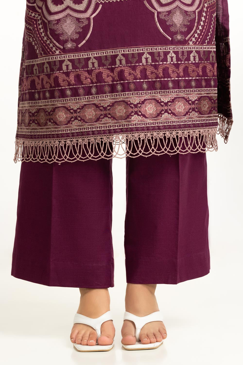 3Pc Khaddar Embroidered Suit