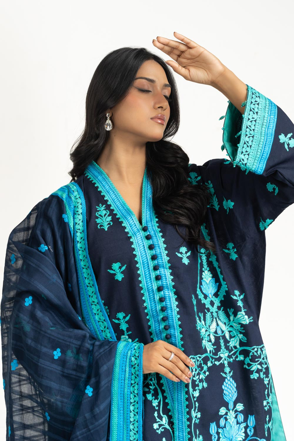 3Pc Khaddar Embroidered Suit