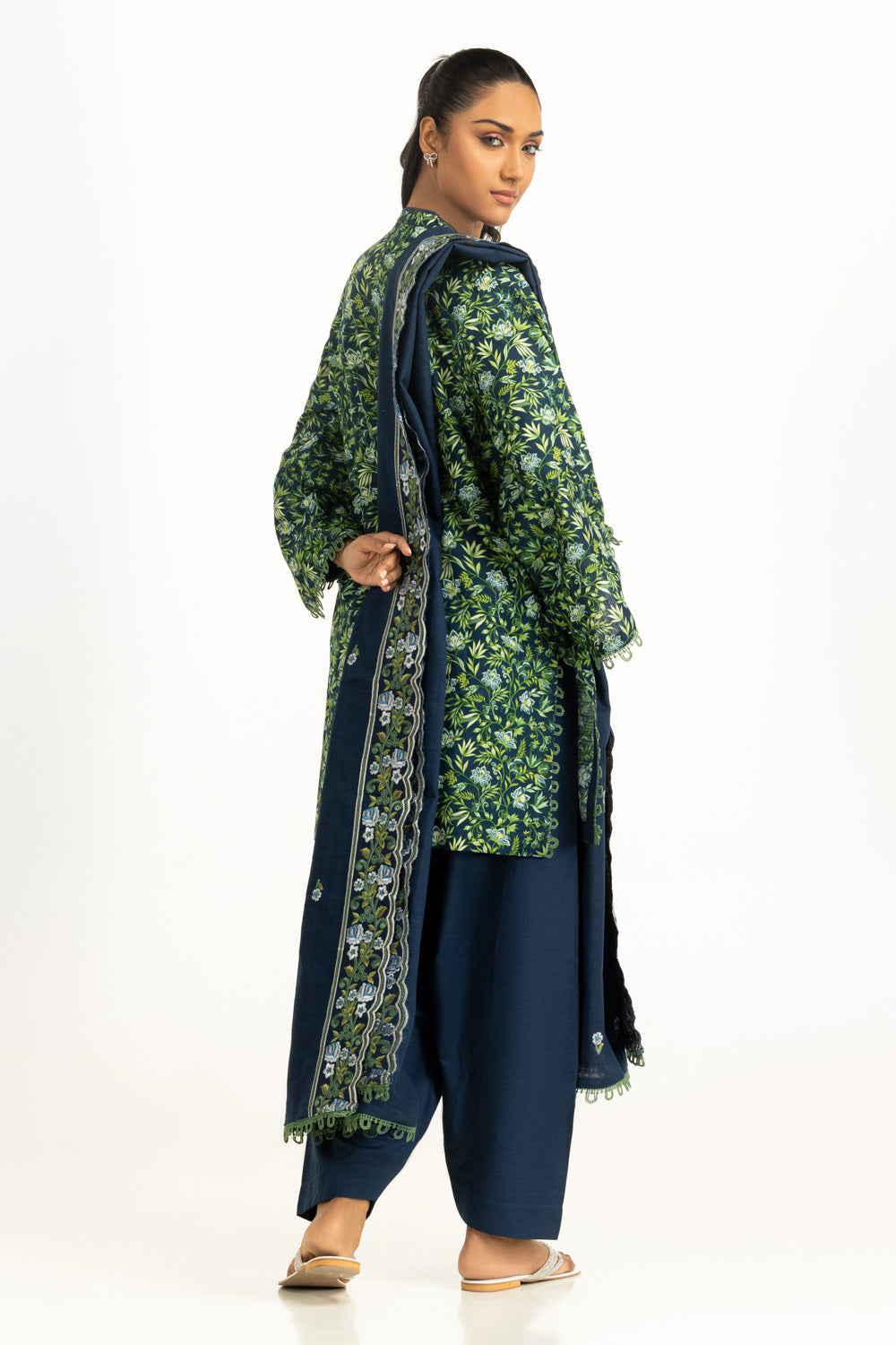 3Pc Khaddar Printed Suit