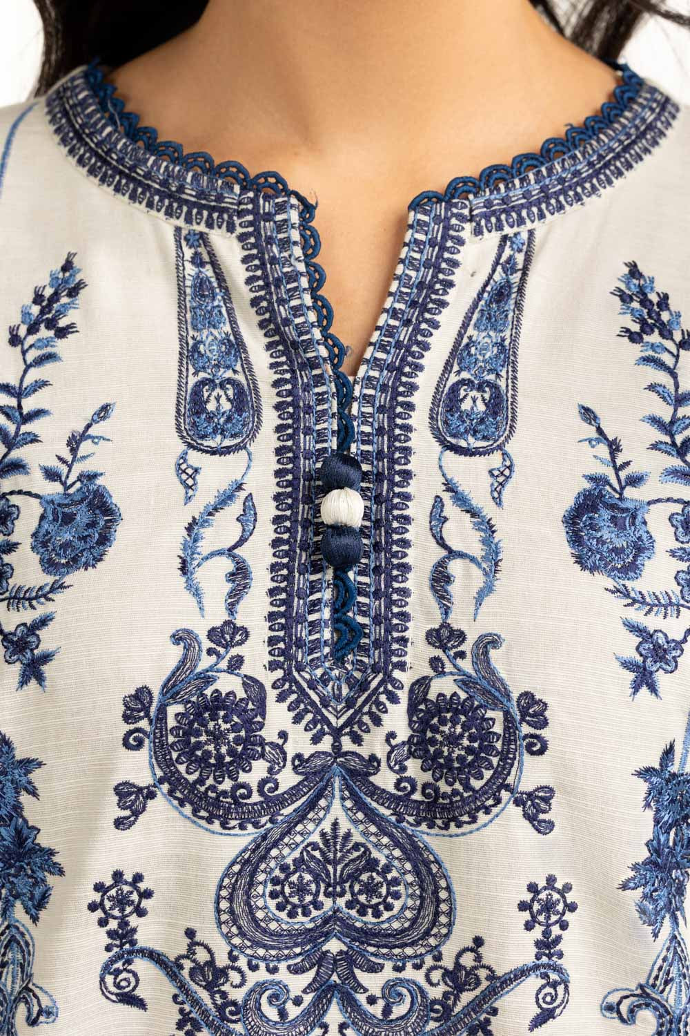3Pc Khaddar Printed Suit With Embroidered