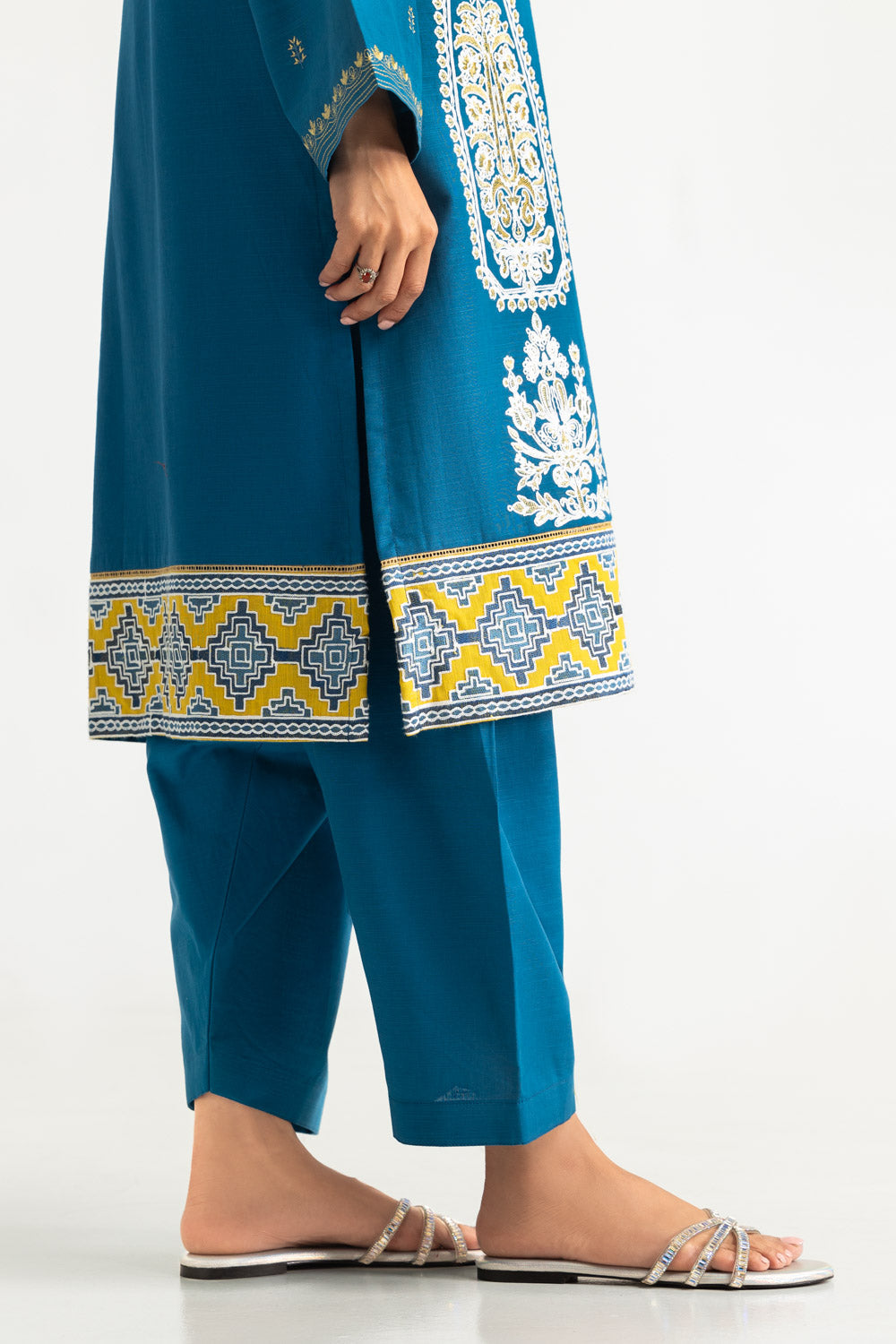 3PC Khaddar Slub Embroidered Suit