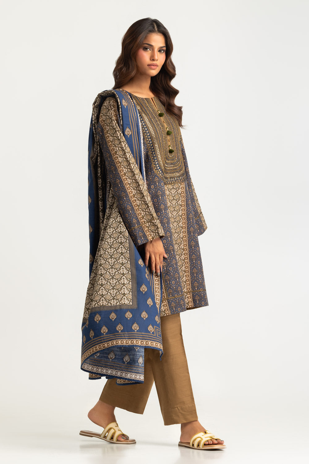 3PC Khaddar Slub Printed Suit With Embroidered