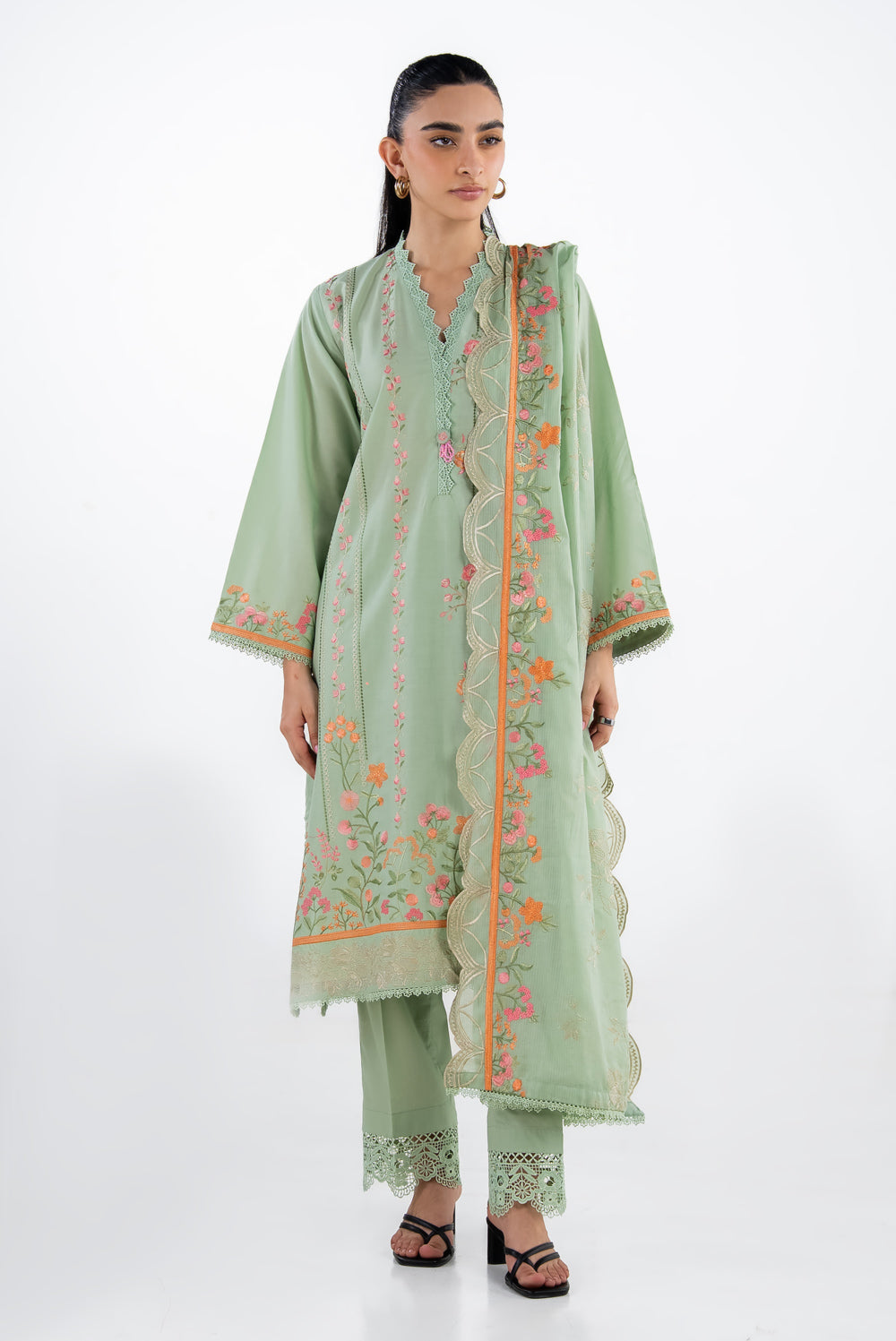 3Pc Lawn Embroidered Suit