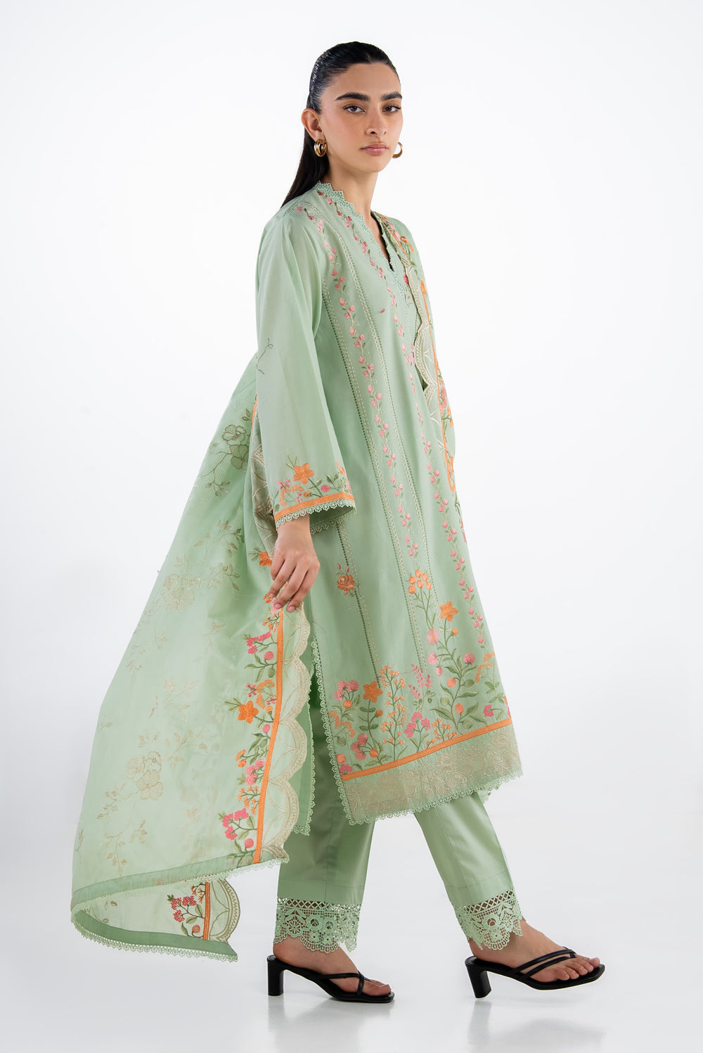 3Pc Lawn Embroidered Suit