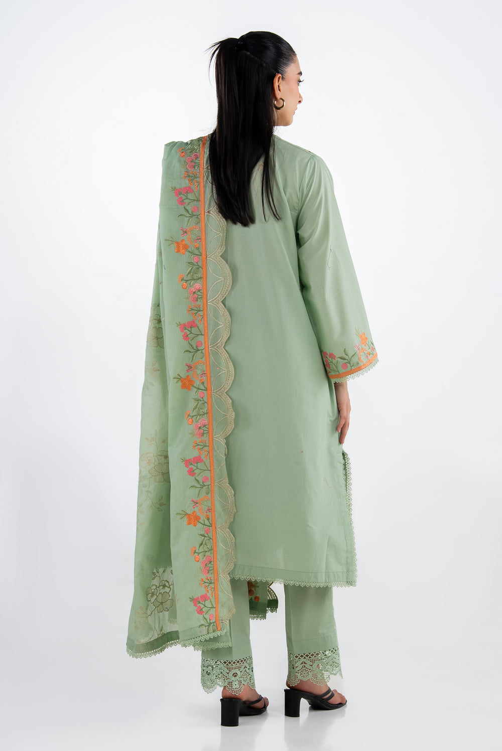 3Pc Lawn Embroidered Suit