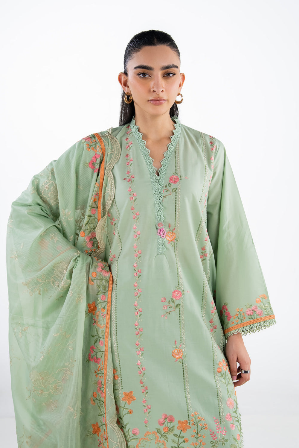 3Pc Lawn Embroidered Suit
