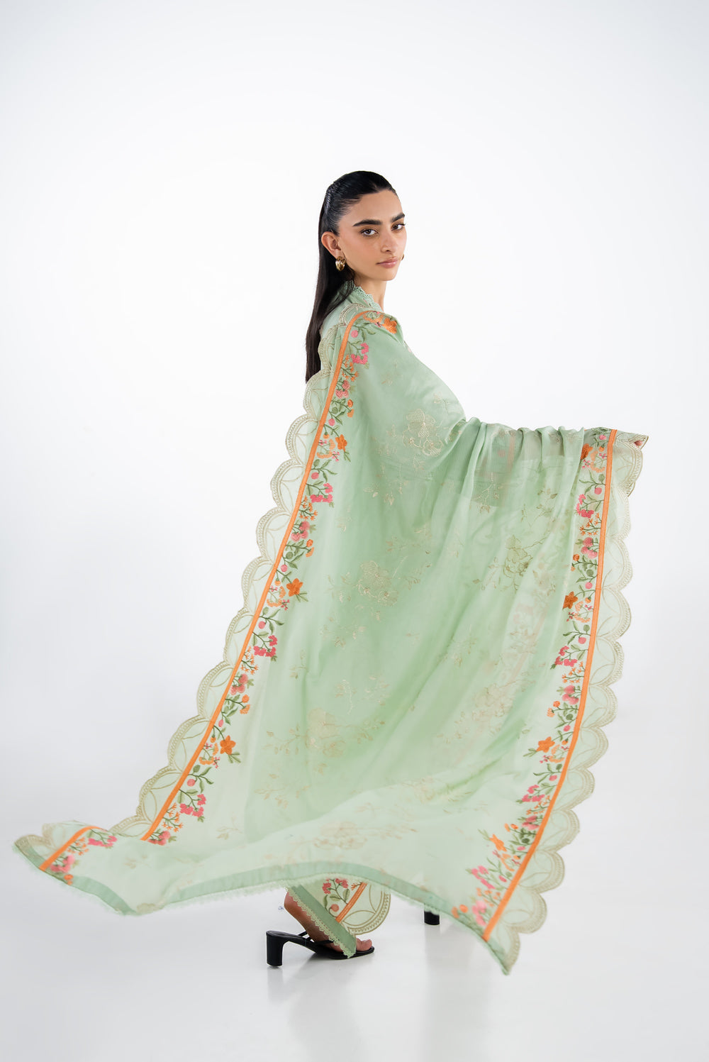 3Pc Lawn Embroidered Suit